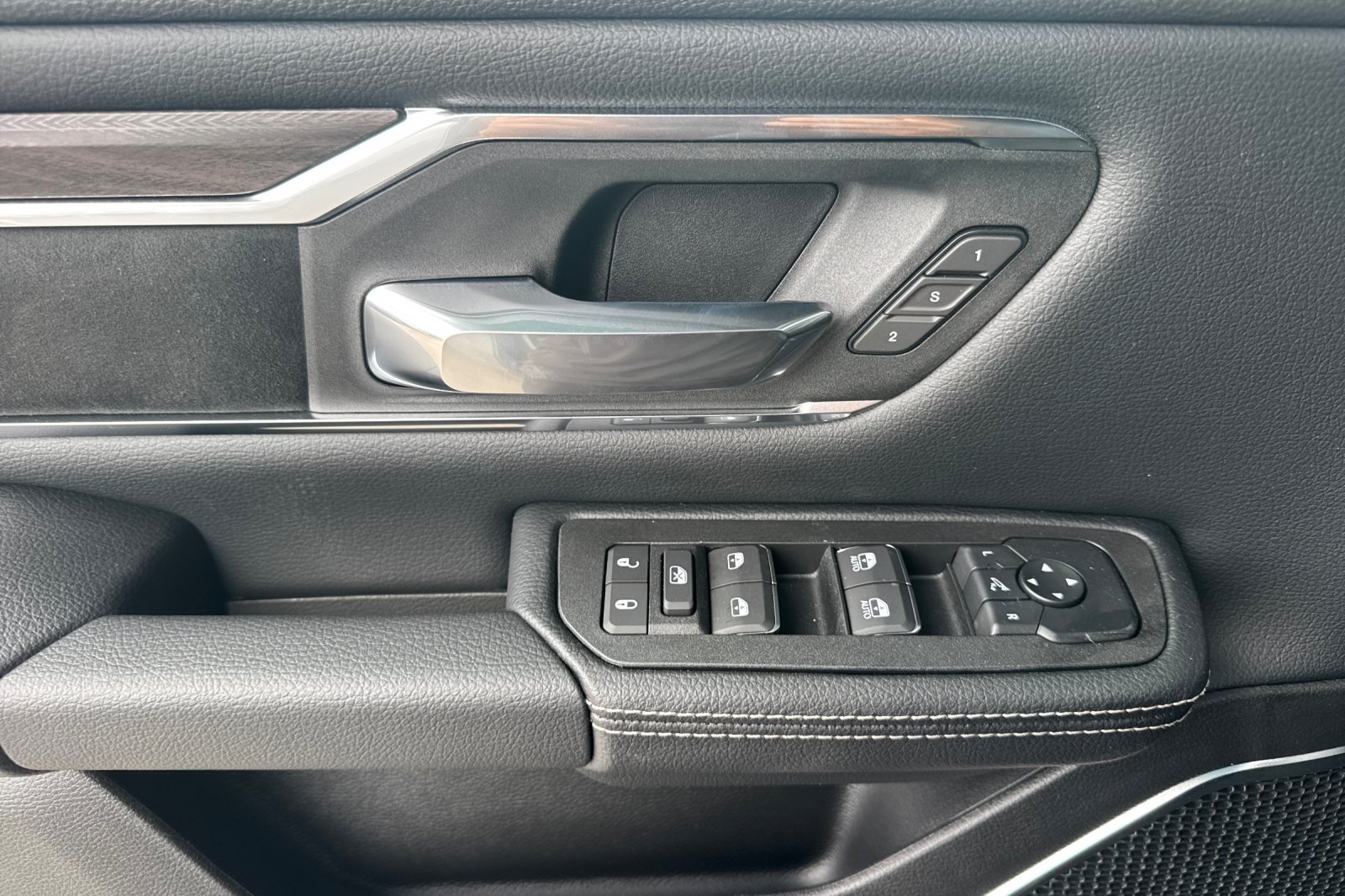 New 2026 RAM 1500 Laramie AWD/4WD image 10