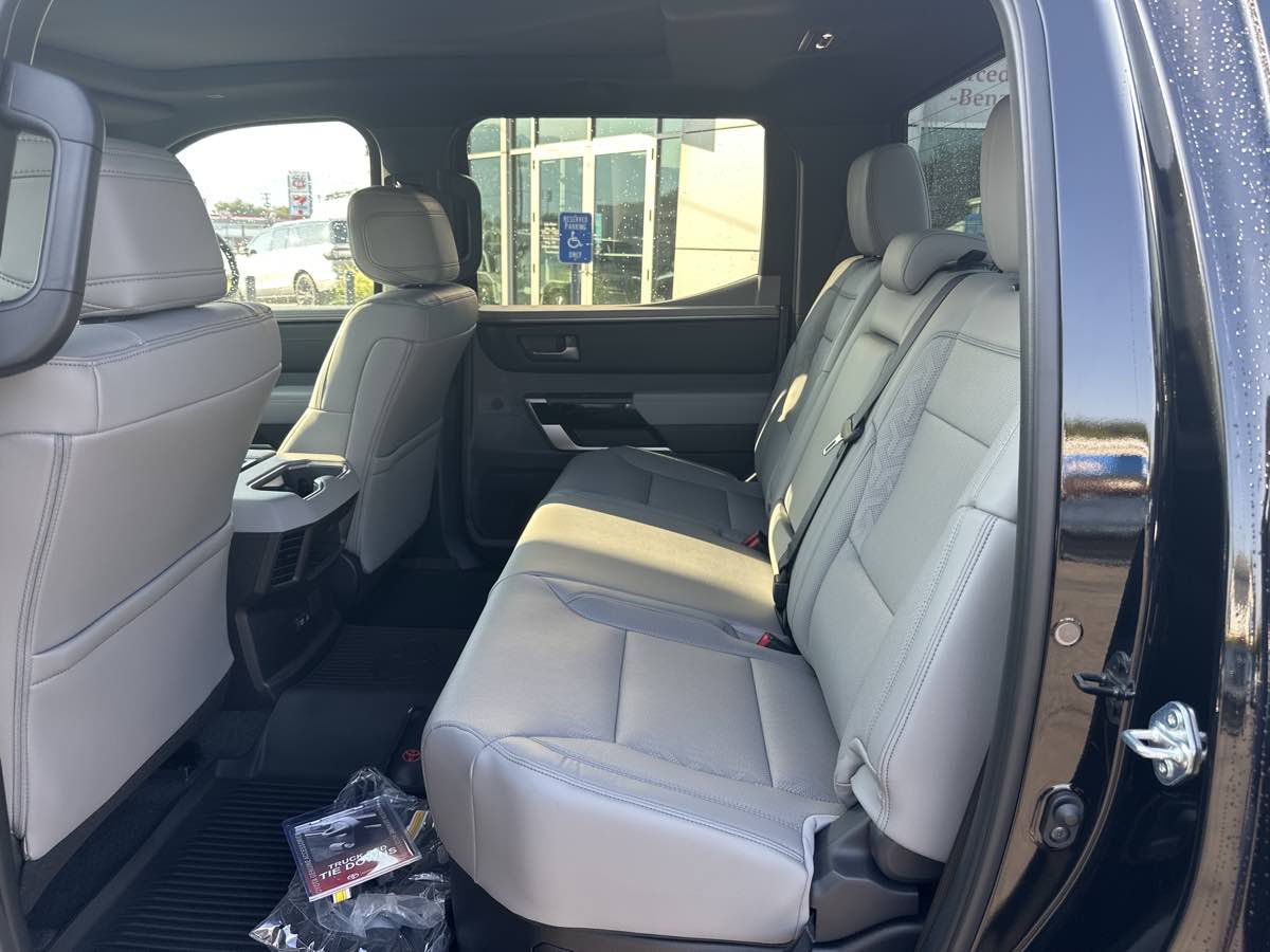 Used 2025 Toyota Tundra Limited AWD/4WD image 14