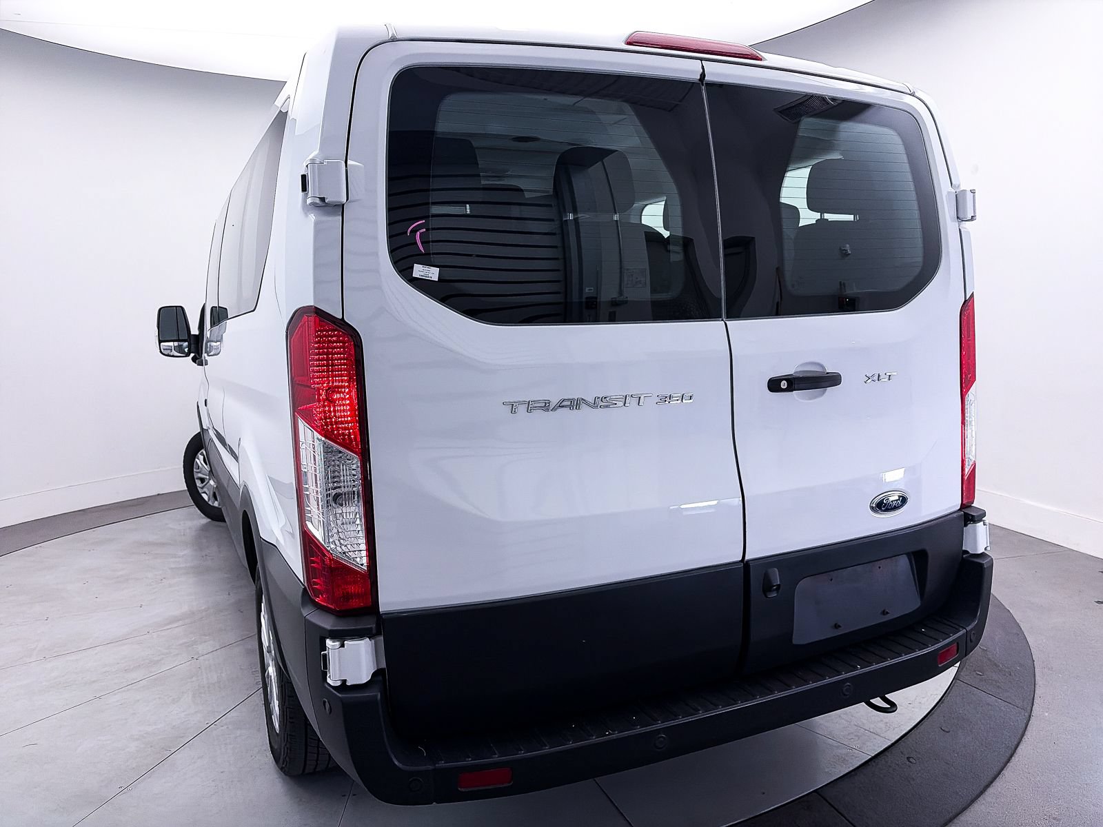 Used 2023 Ford Transit 350 XLT RWD image 8