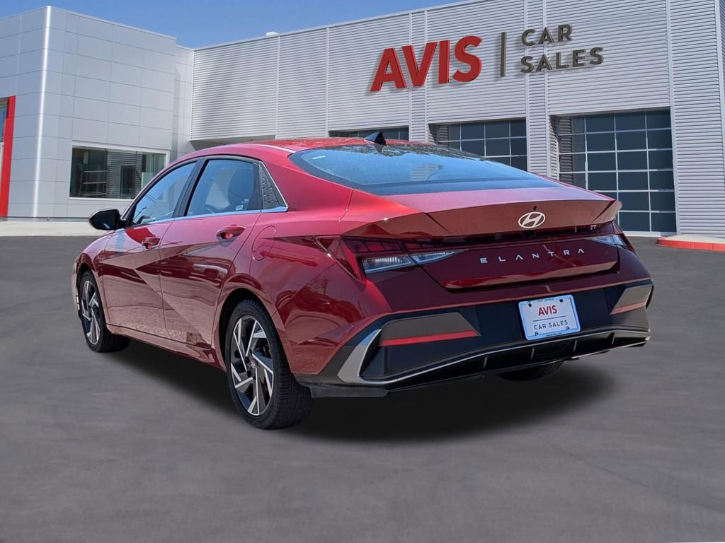 Used 2025 Hyundai Elantra SEL FWD image 9