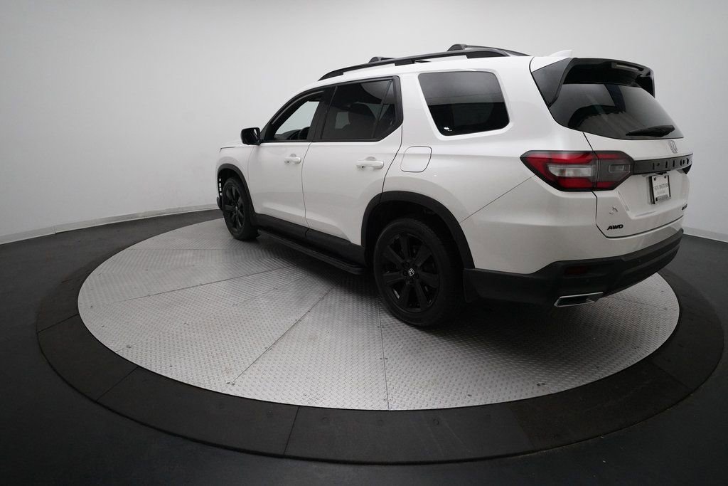 Certified 2025 Honda Pilot Black Edition image 12