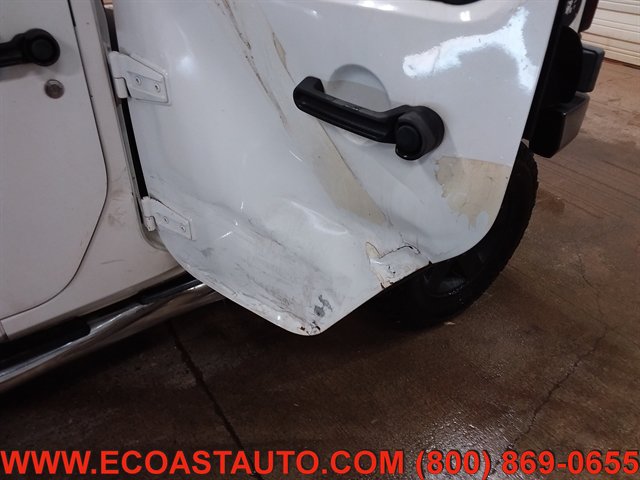 Used 2010 Jeep Wrangler Unlimited Rubicon AWD/4WD image 15