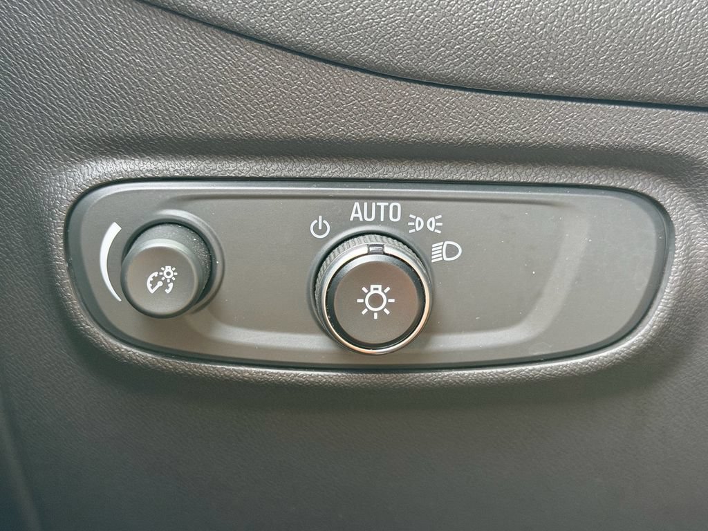 Used 2023 Chevrolet Equinox LT FWD image 33