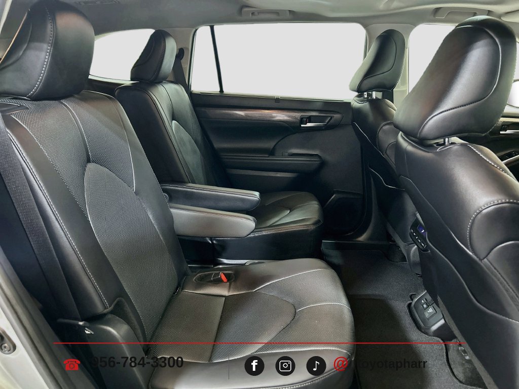 Used 2024 Toyota Highlander Limited FWD image 28