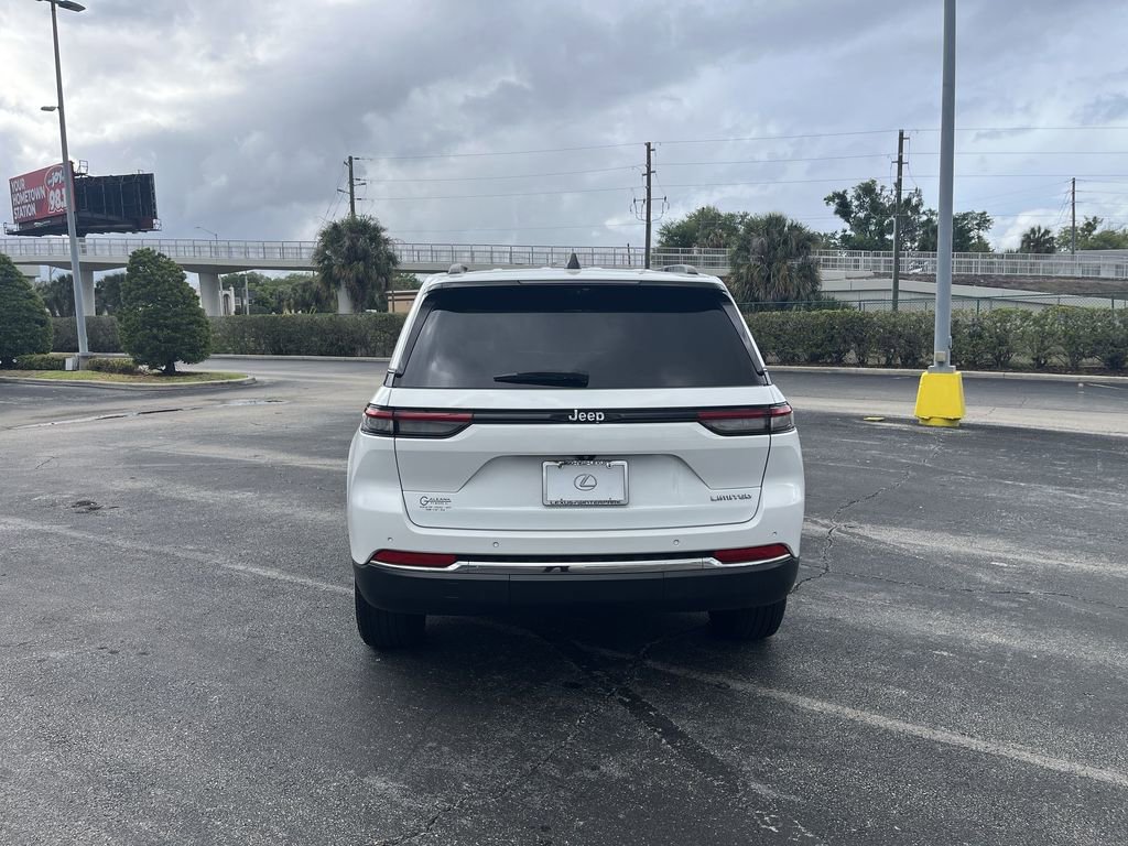 Used 2022 Jeep Grand Cherokee Limited w/ Luxury Tech Group II image 17