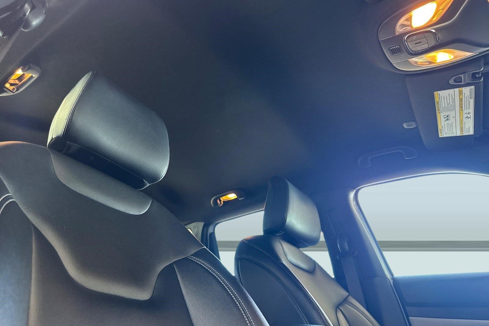 Used 2025 Jeep Compass Limited image 25