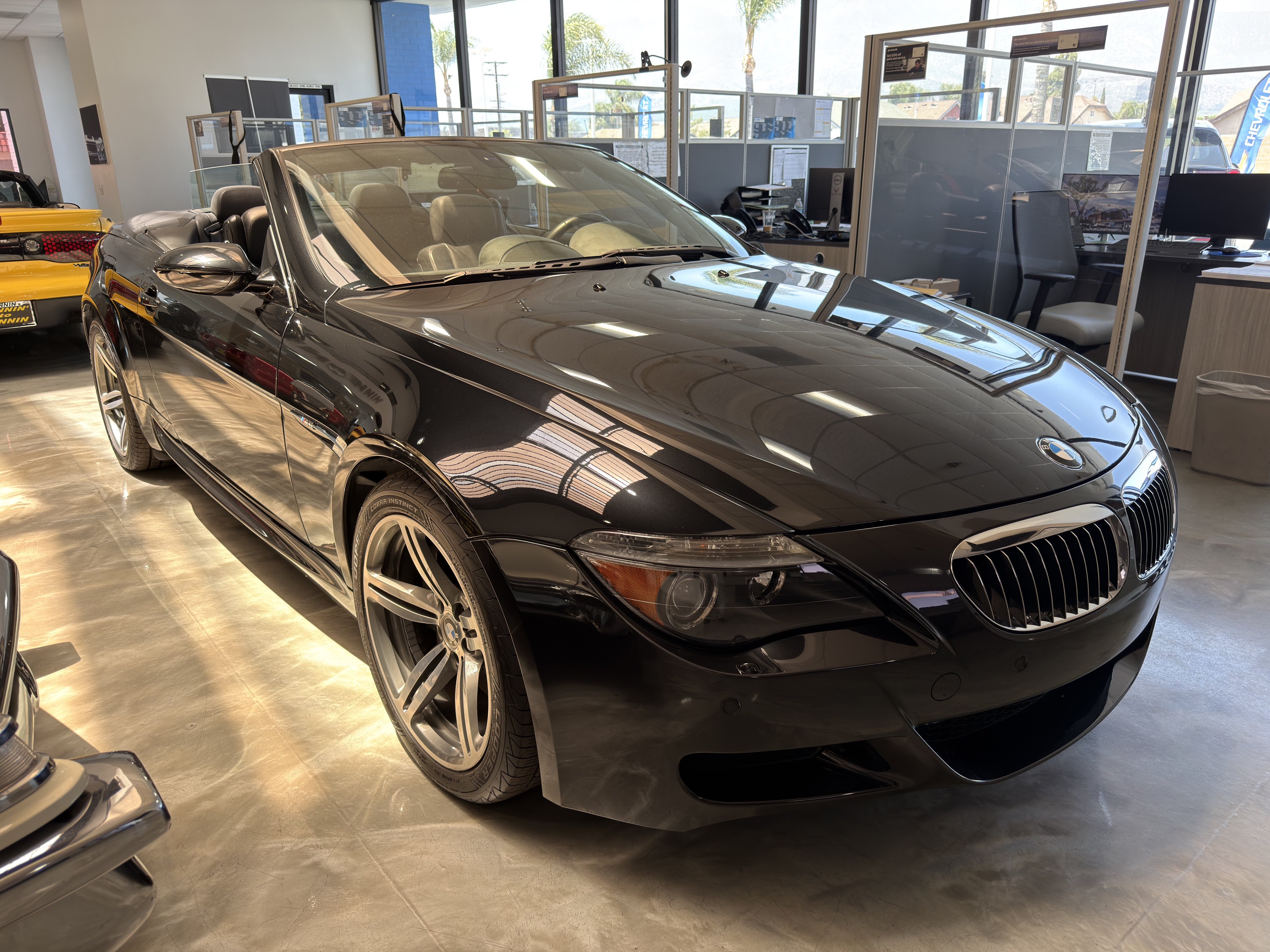 Used 2007 BMW M6 Convertible RWD image 2