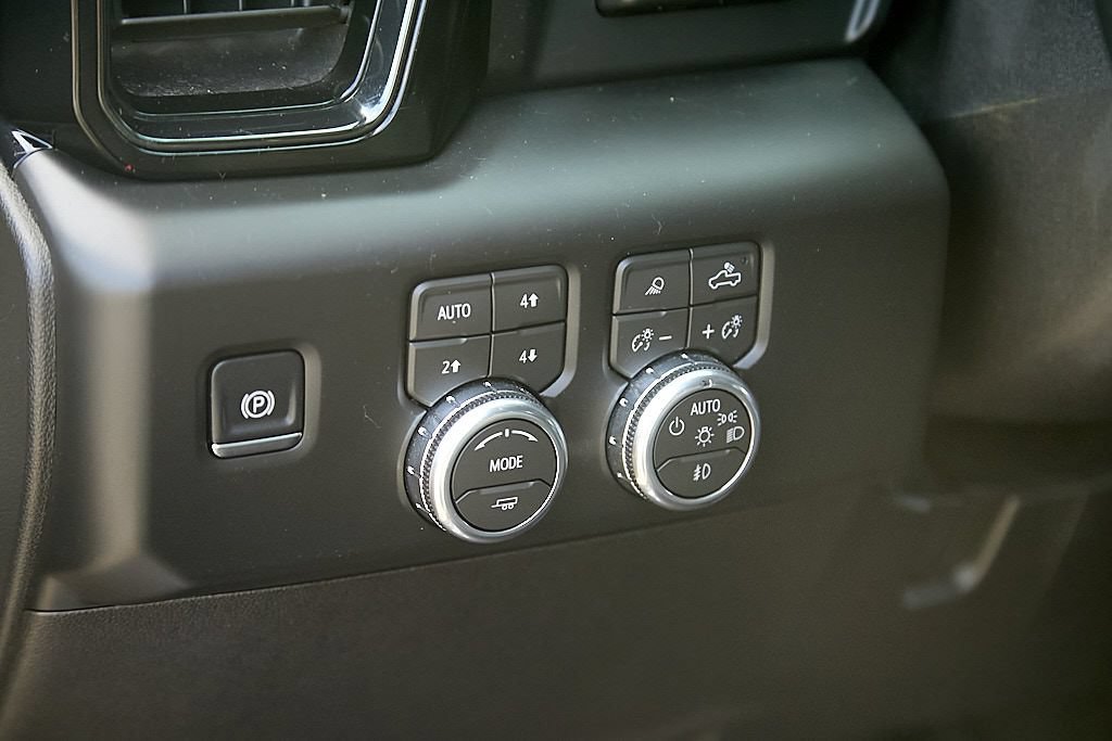 New 2026 GMC Sierra 2500 AT4 w/ AT4 Premium Plus Package AWD/4WD image 32