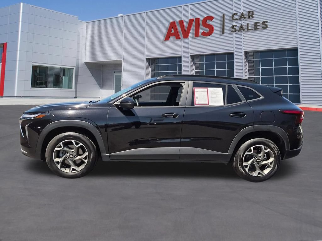 Used 2025 Chevrolet Trax LT w/ LT Convenience Package FWD image 10