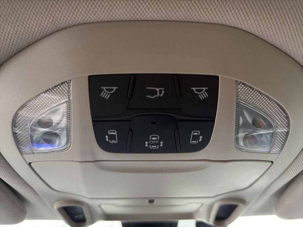 Used 2020 Chrysler Pacifica Limited FWD image 58