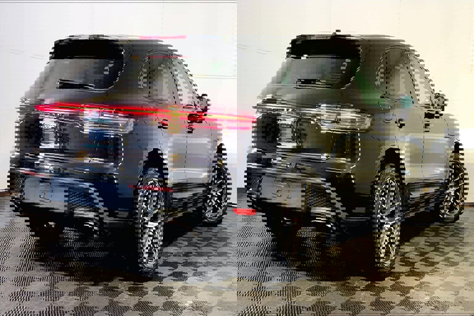 Used 2025 Porsche Macan image 7