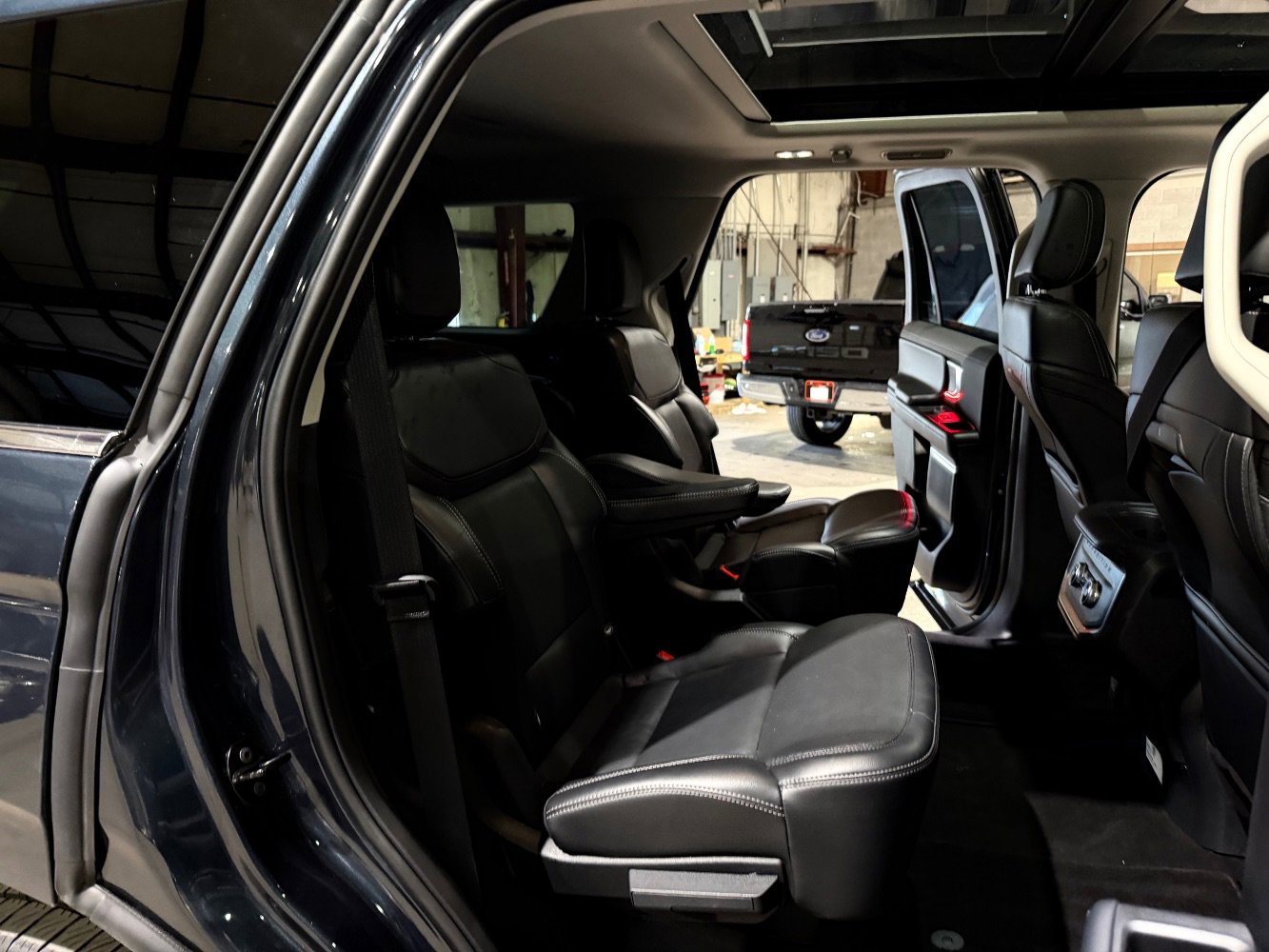 Used 2025 Ford Expedition Platinum AWD/4WD image 21