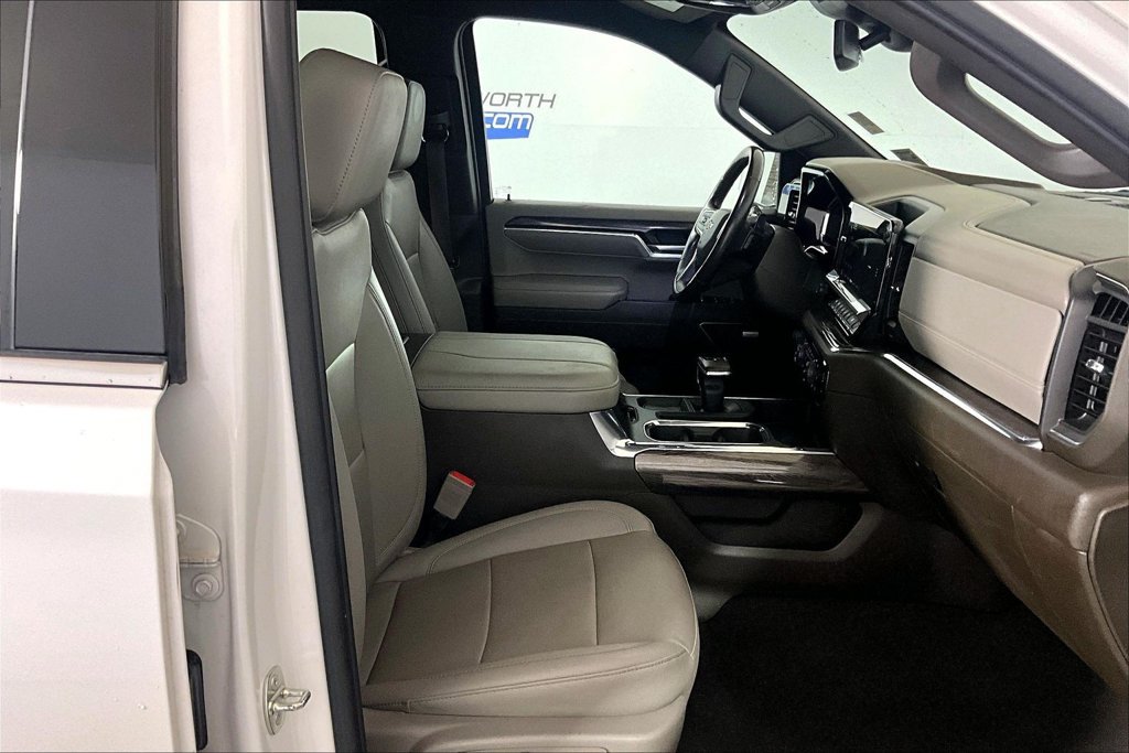 Used 2023 Chevrolet Silverado 1500 LTZ w/ LTZ Convenience Package II AWD/4WD image 6