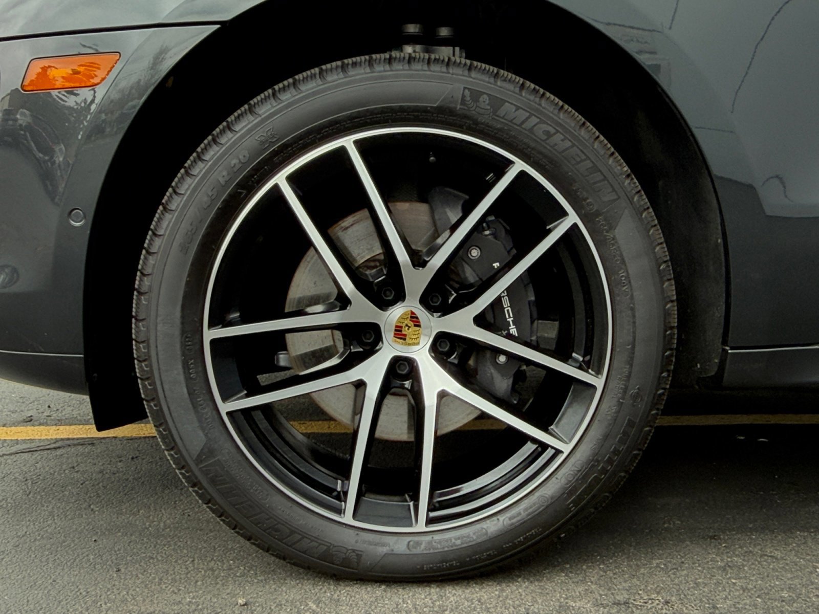 Certified 2025 Porsche Macan AWD/4WD image 11