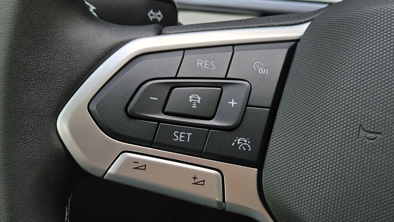 Certified 2025 Volkswagen Taos SEL AWD/4WD image 26