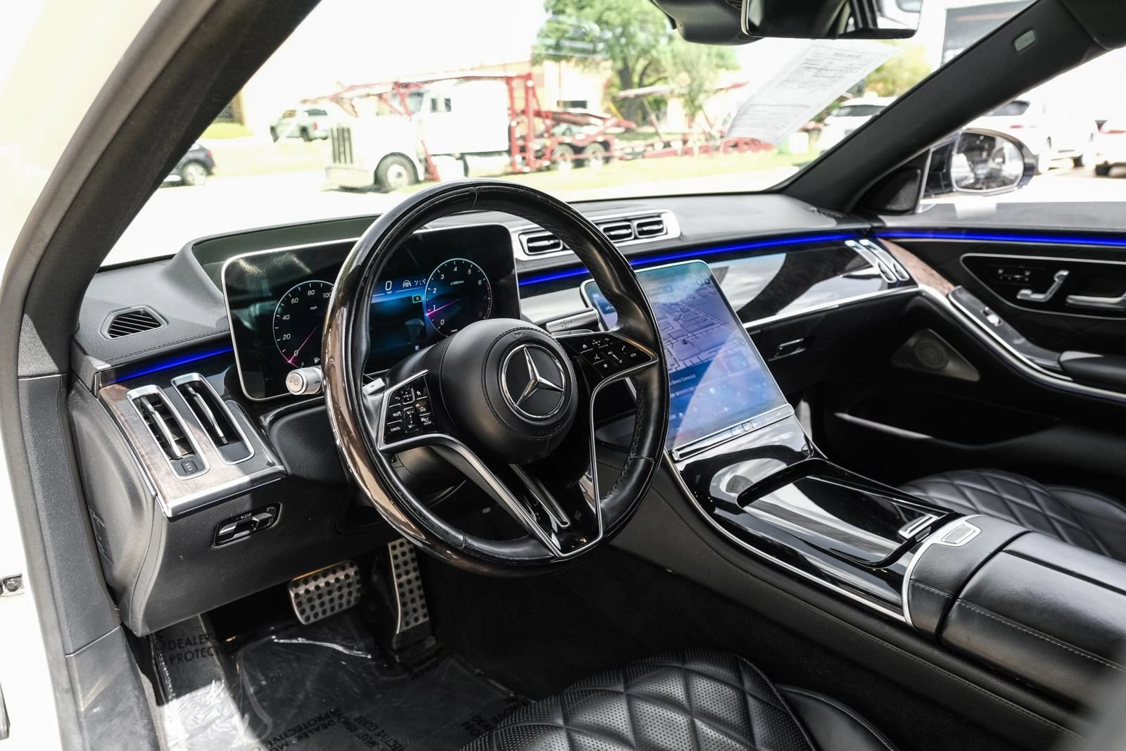 Used 2022 Mercedes-Benz S 580 4MATIC Sedan w/ AMG Line Package image 2