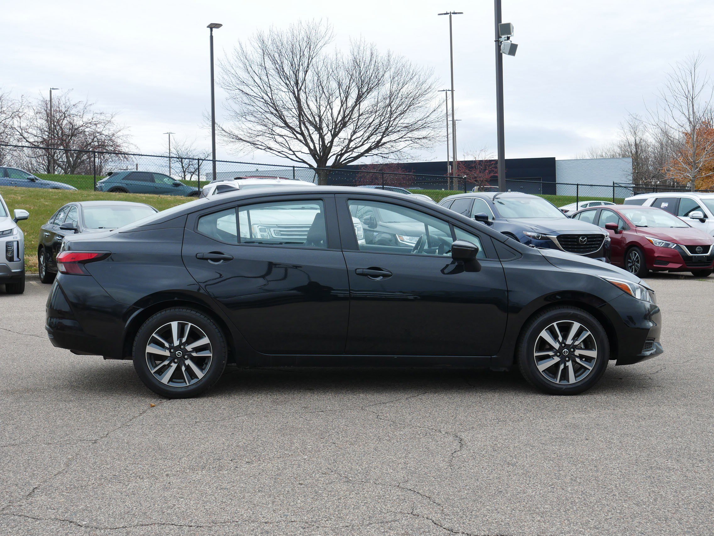 Used 2021 Nissan Versa SV image 5