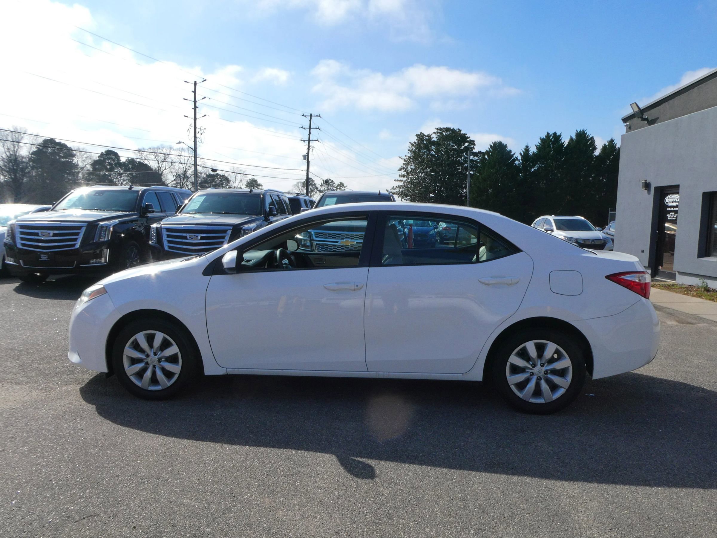 Used 2014 Toyota Corolla LE FWD image 9