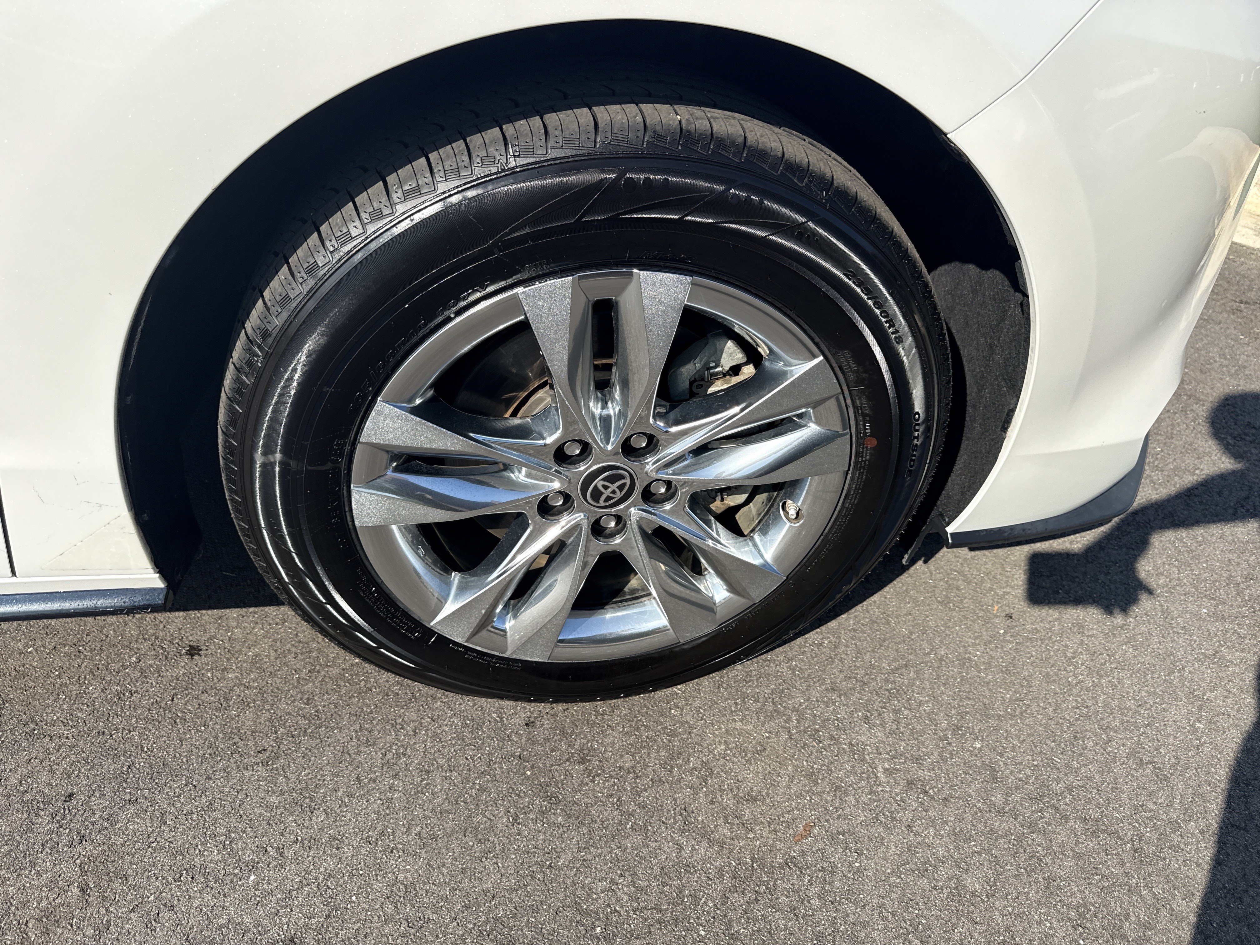 Used 2023 Toyota Sienna Limited FWD image 13