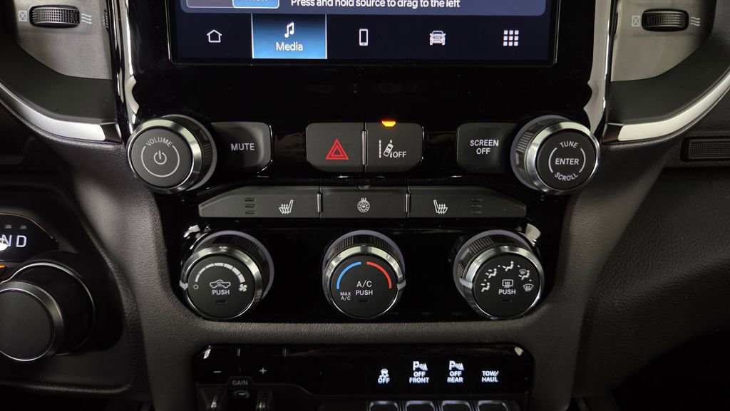 New 2026 RAM 1500 4x4 Crew Cab image 21