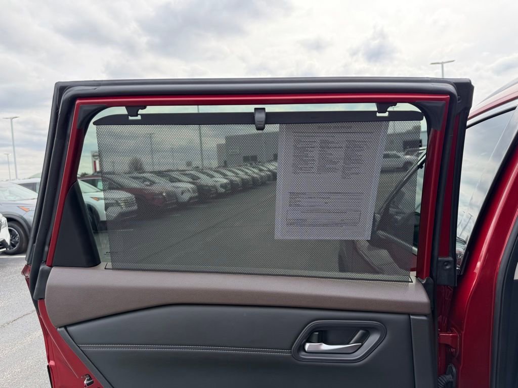 Used 2023 Nissan Rogue SL w/ SL Premium Package image 18