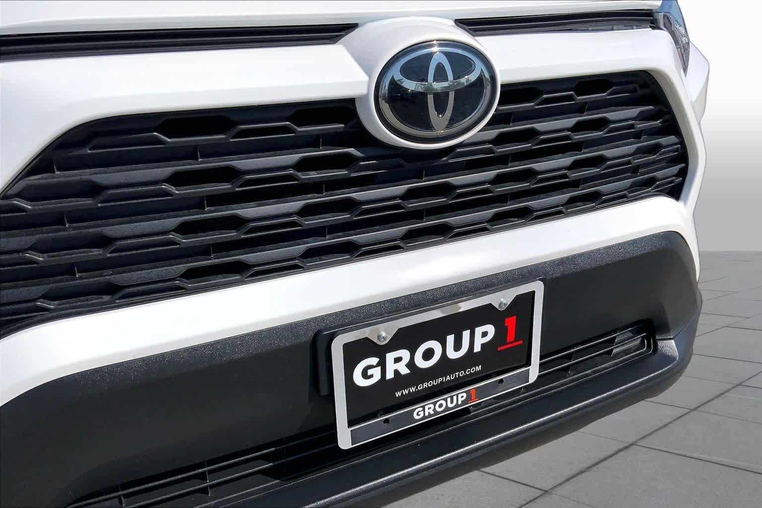 Used 2024 Toyota RAV4 XLE w/ Convenience Package FWD image 28