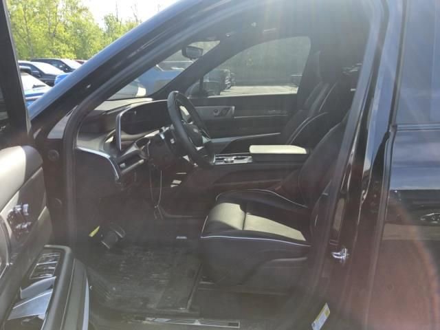 Used 2026 Cadillac Vistiq Platinum w/ LPO, Floor Liner Package AWD/4WD image 5