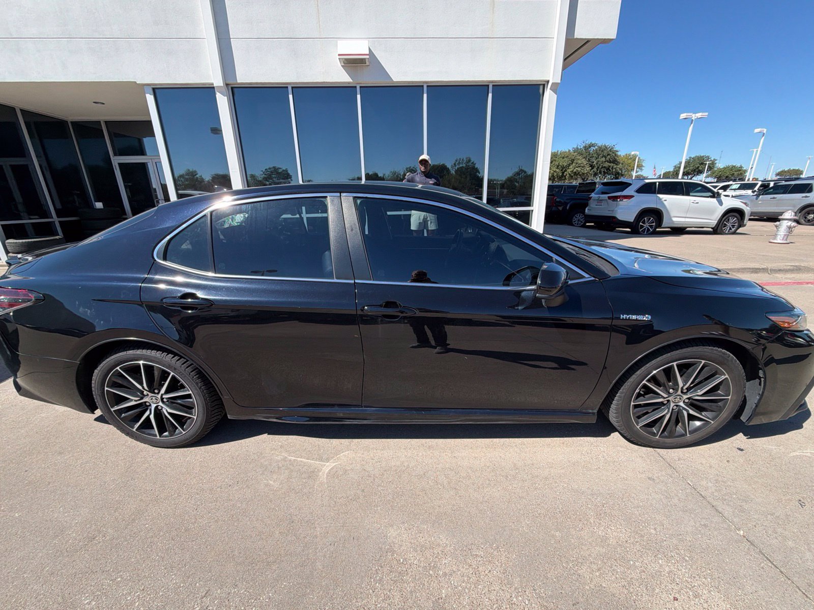 Used 2021 Toyota Camry SE FWD image 4