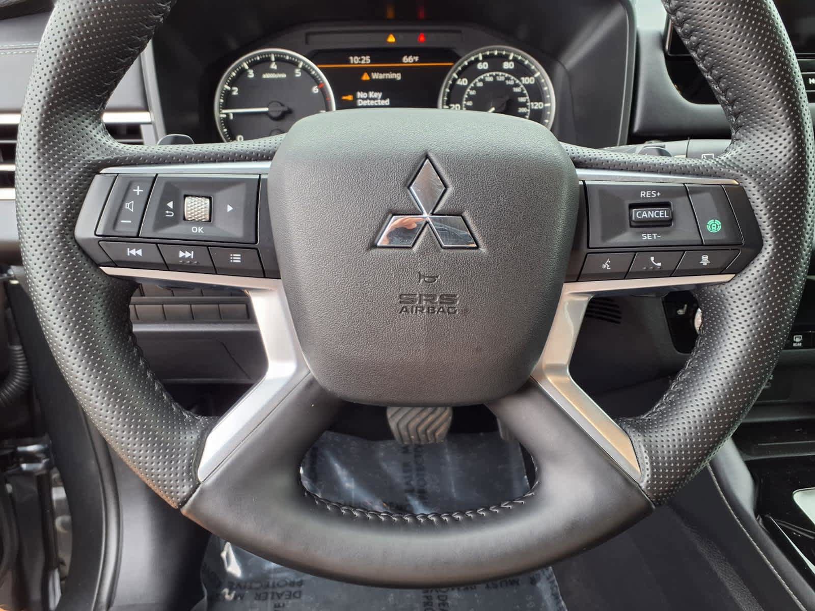 Used 2025 Mitsubishi Outlander SE FWD image 21