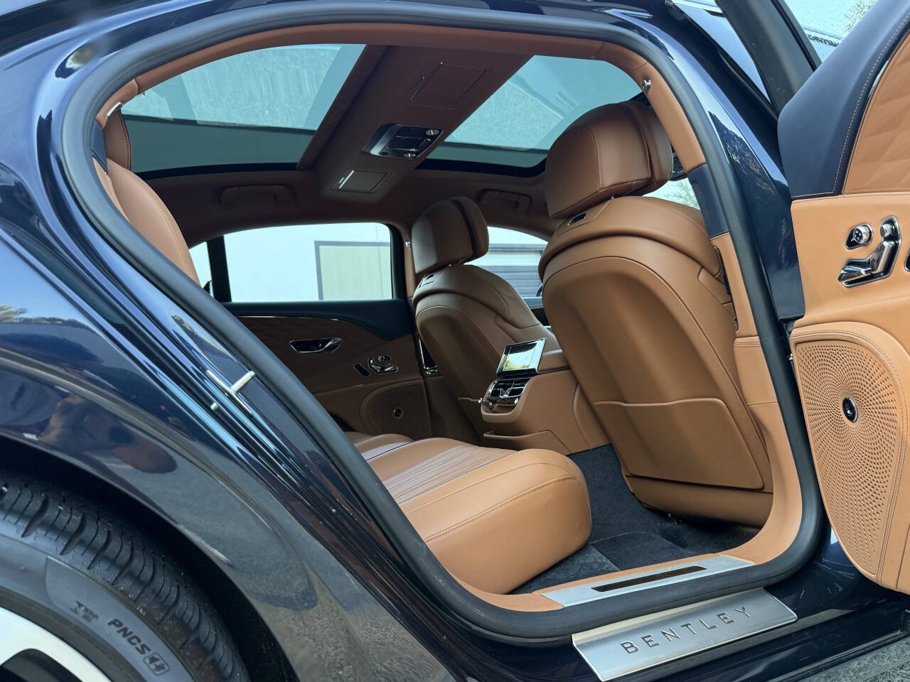 Used 2022 Bentley Flying Spur V8 AWD/4WD image 18