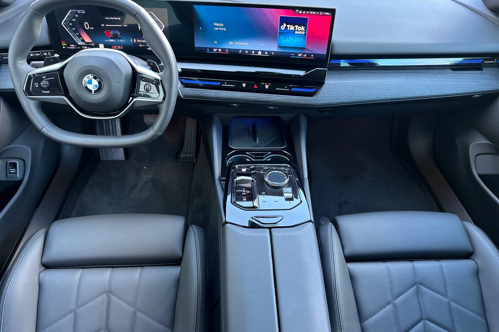 Used 2025 BMW 530i w/ Premium Package image 17