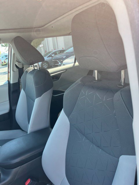 Used 2021 Toyota RAV4 XLE w/ Convenience Package FWD image 5