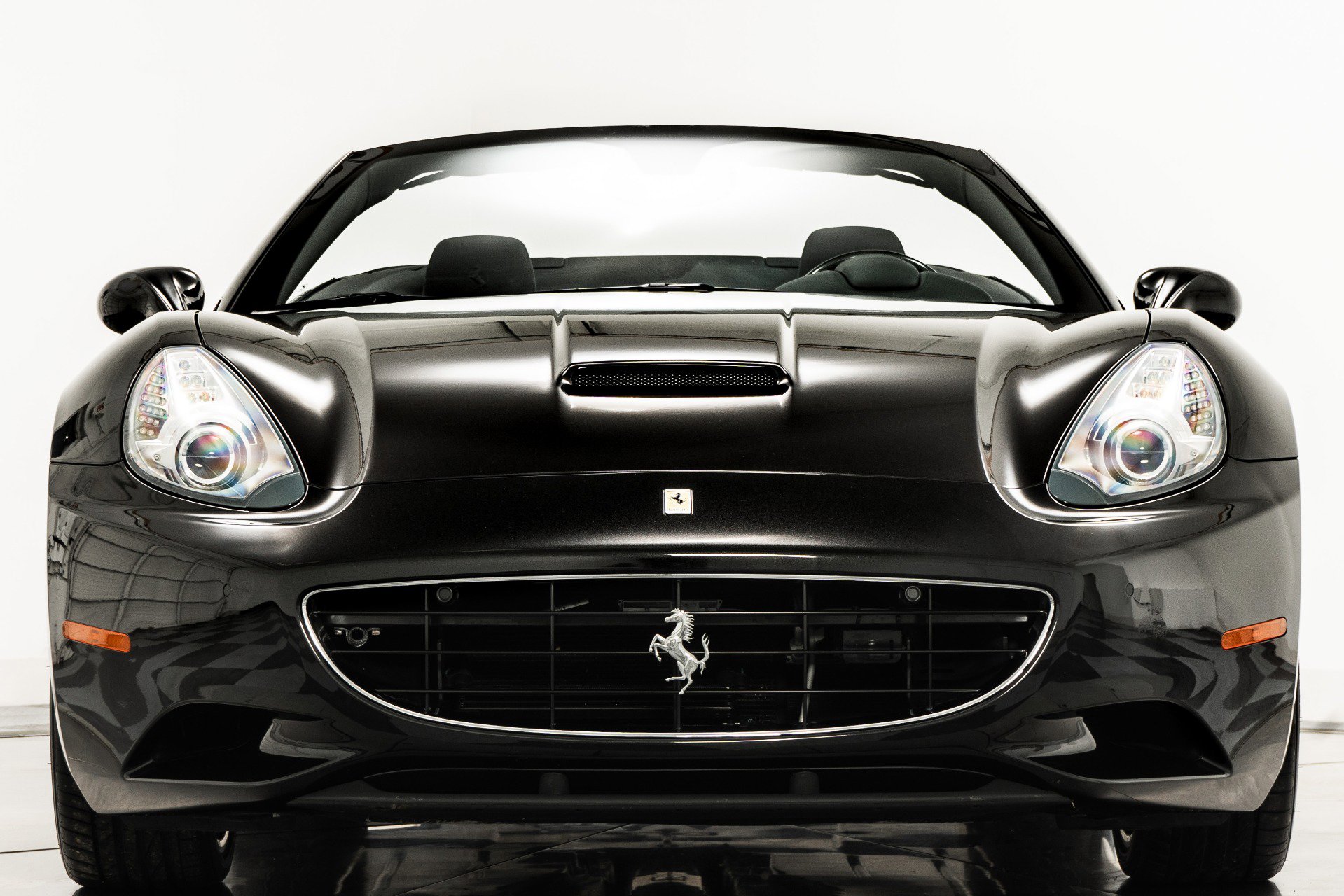 Used 2012 Ferrari California image 4