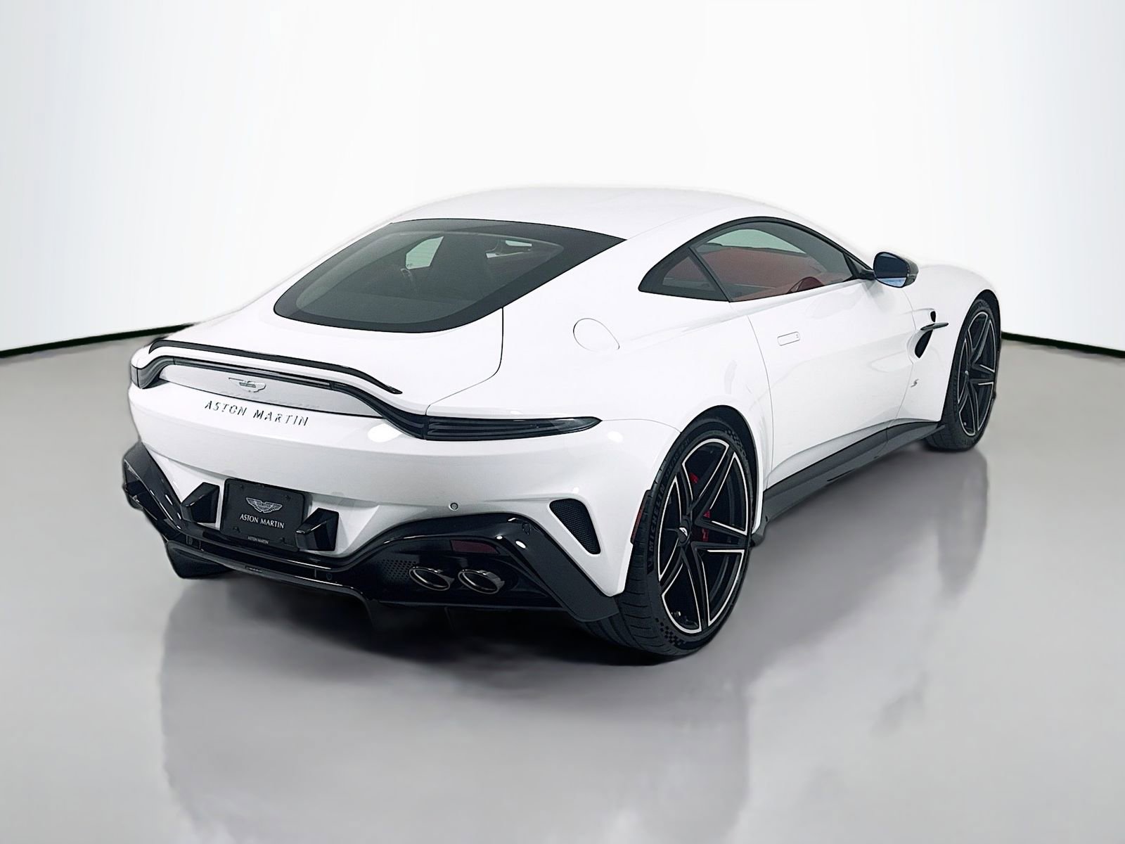 Used 2026 Aston Martin V8 Vantage S RWD image 7
