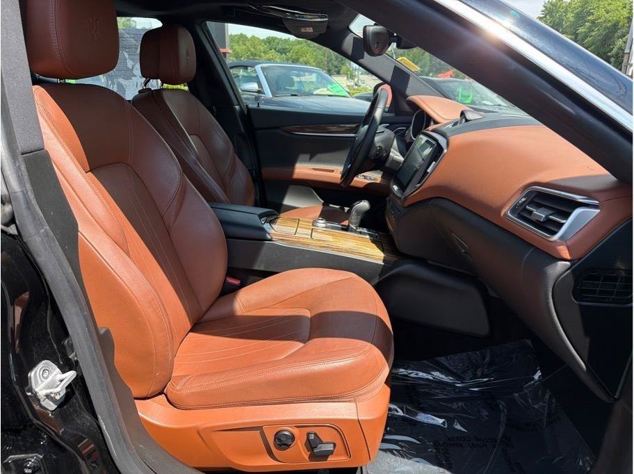 Used 2018 Maserati Ghibli RWD image 12