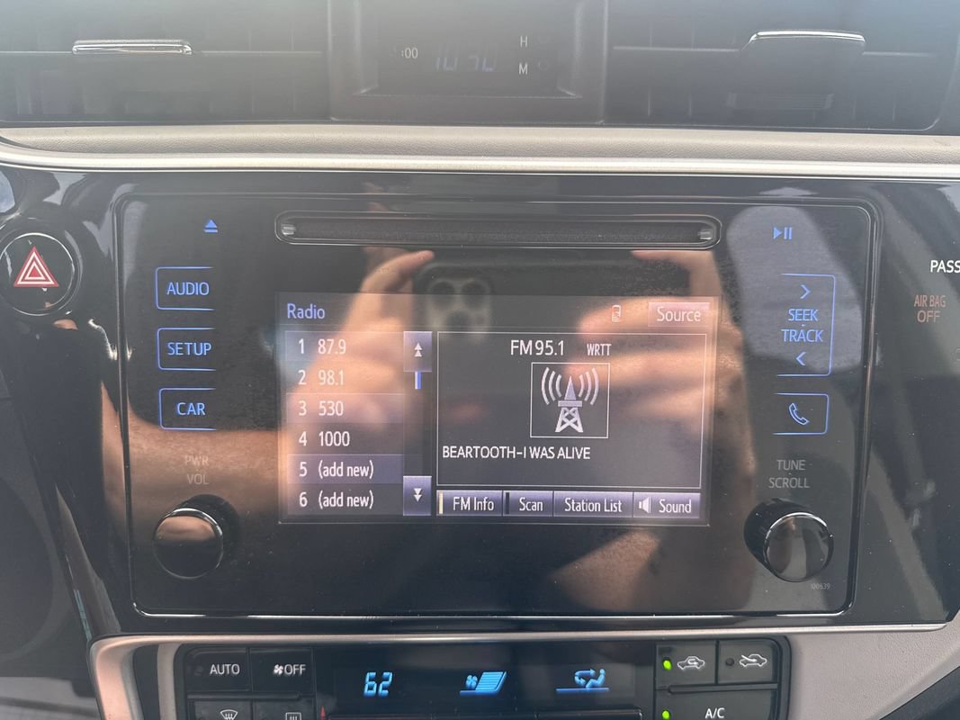 Used 2017 Toyota Corolla LE FWD image 30