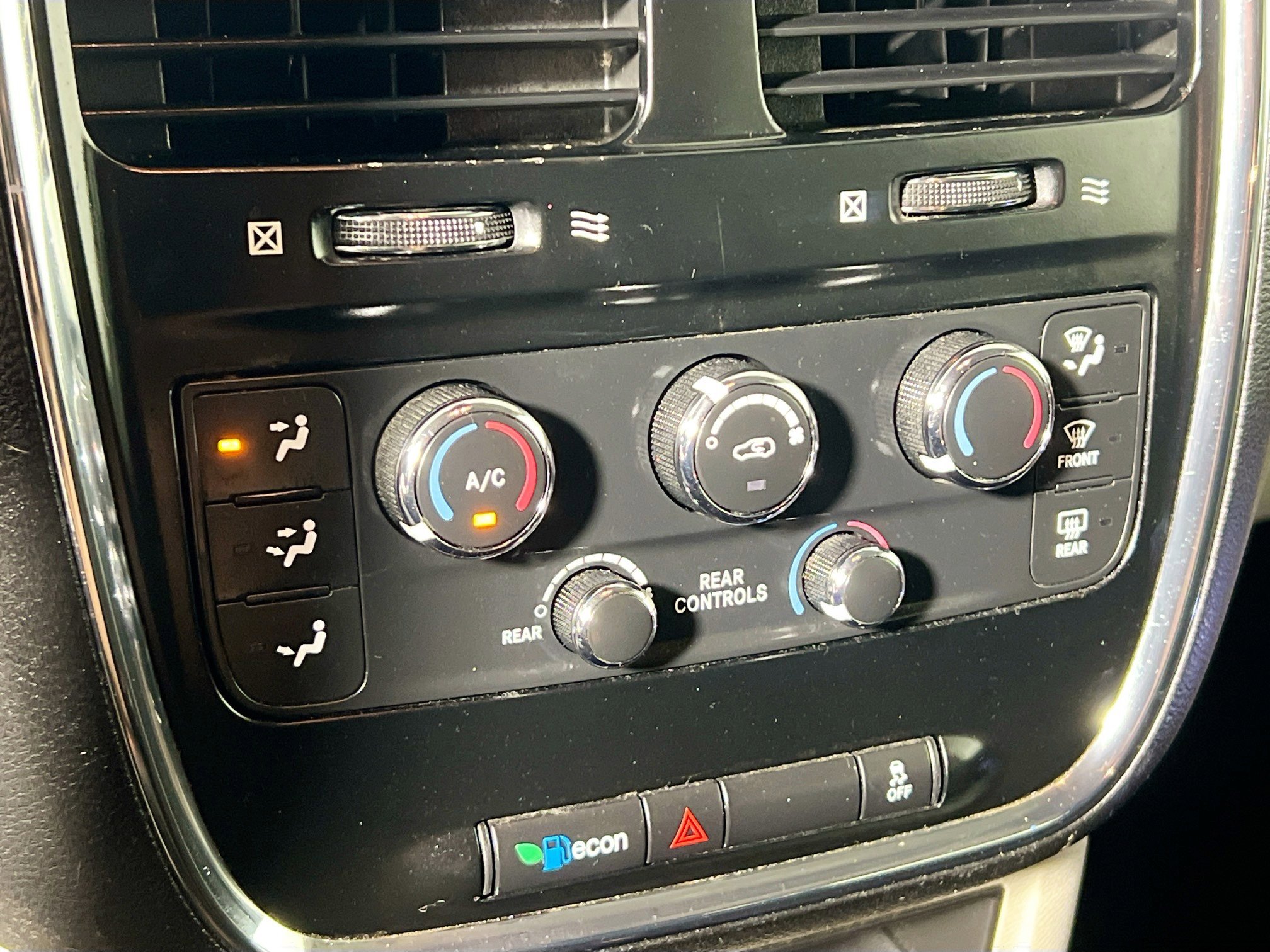 Used 2019 Dodge Grand Caravan SE FWD image 18
