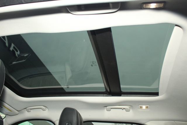 Used 2018 Land Rover Range Rover Velar S image 25