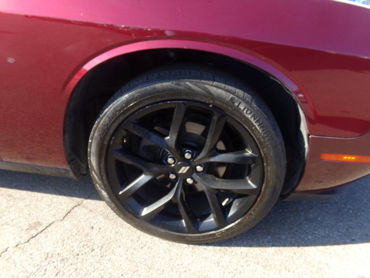 Used 2019 Dodge Challenger SXT w/ Blacktop Package image 25