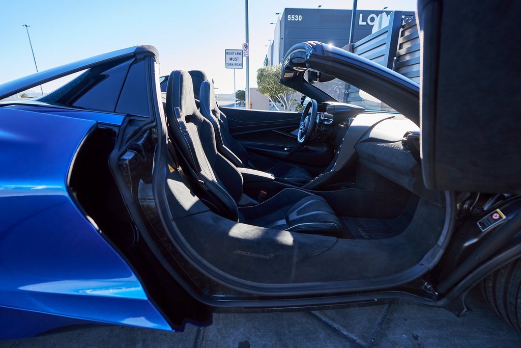 Used 2024 McLaren 750S Spider image 30