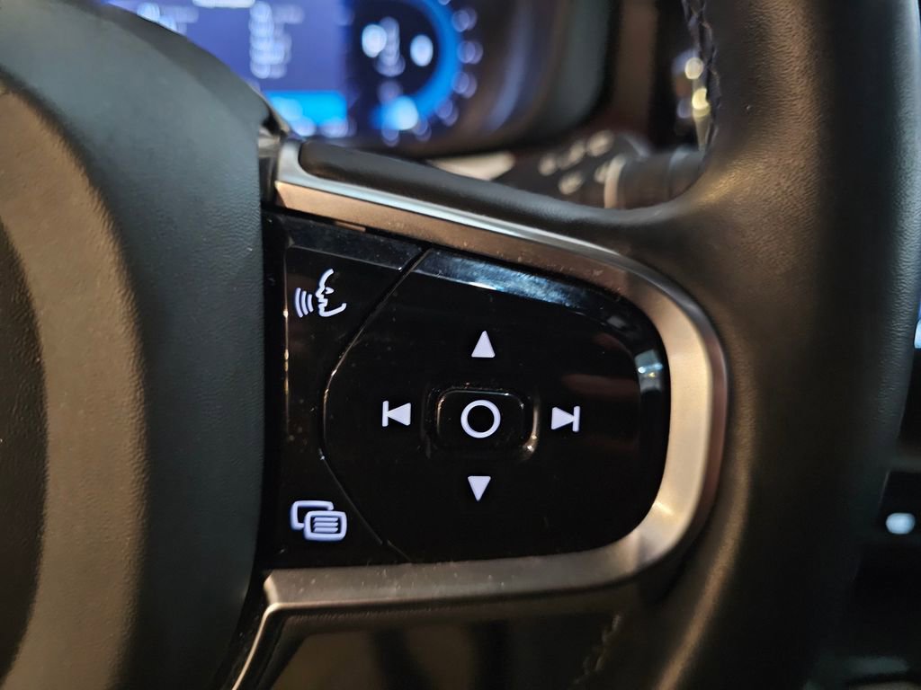 Certified 2023 Volvo XC60 B5 Plus AWD/4WD image 23