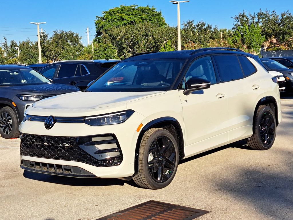 New 2026 Volkswagen Tiguan SE R-Line FWD image 3