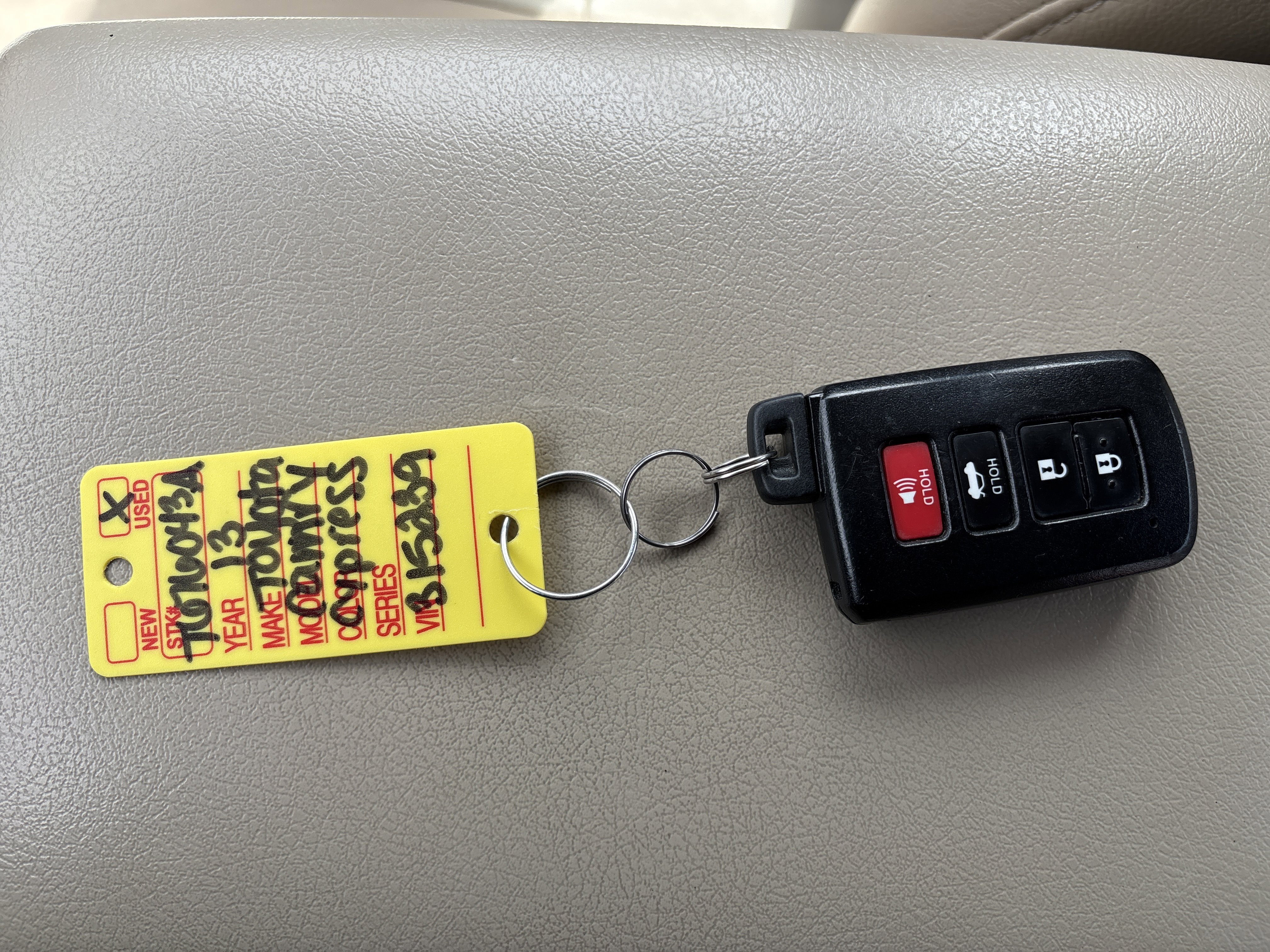 Used 2013 Toyota Camry XLE w/ Convenience Pkg image 29