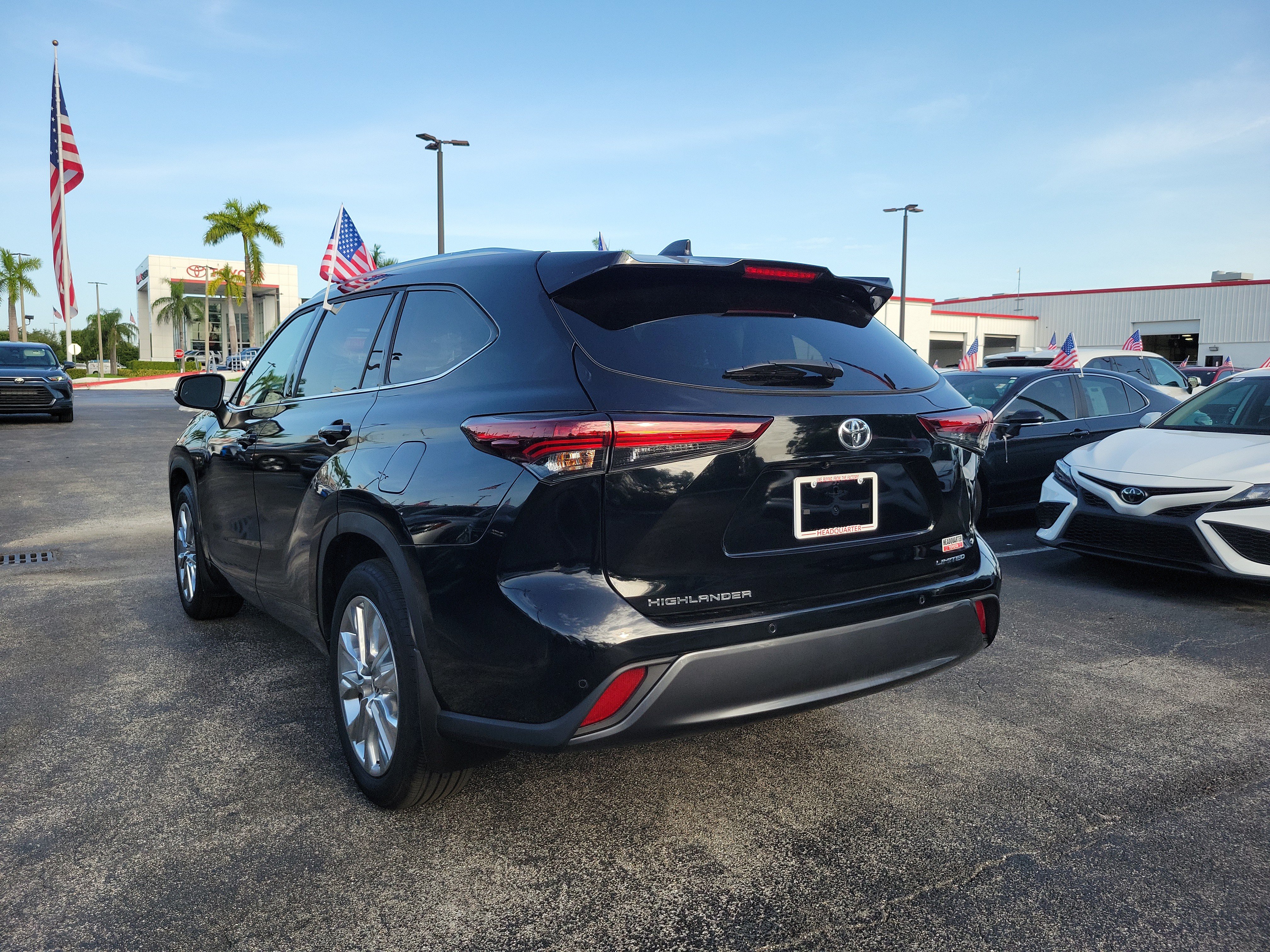 Used 2025 Toyota Highlander Limited FWD image 8