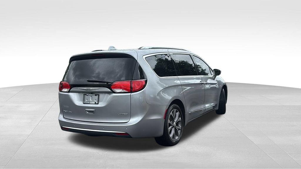 Used 2017 Chrysler Pacifica Limited FWD image 7
