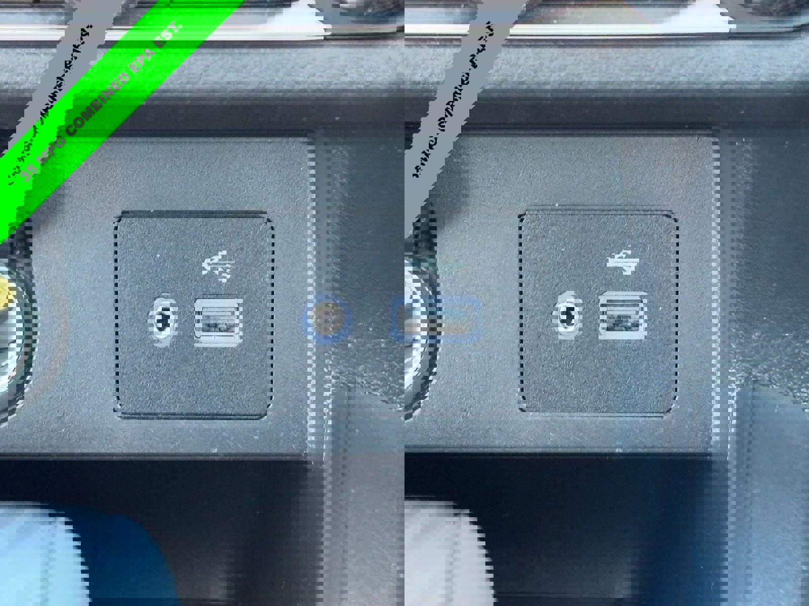 Used 2025 Nissan Versa SV image 26