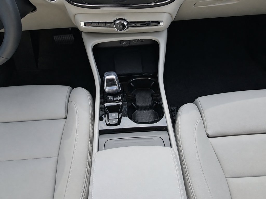 New 2026 Volvo XC40 B5 Plus w/ Protection Package Premier AWD/4WD image 14