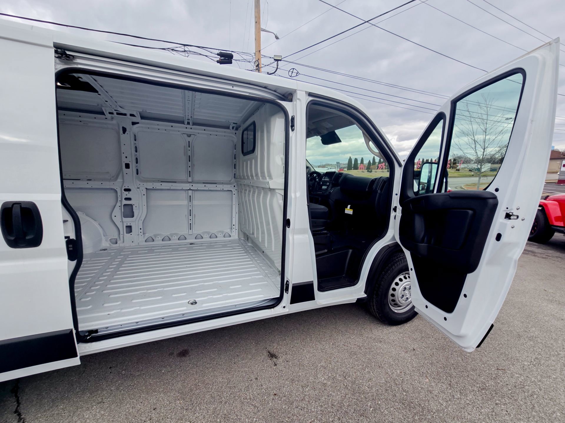 Used 2024 RAM ProMaster 3500 w/ Convenience Group image 3