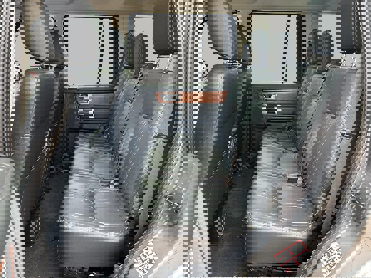 Used 2016 Land Rover LR4 image 21