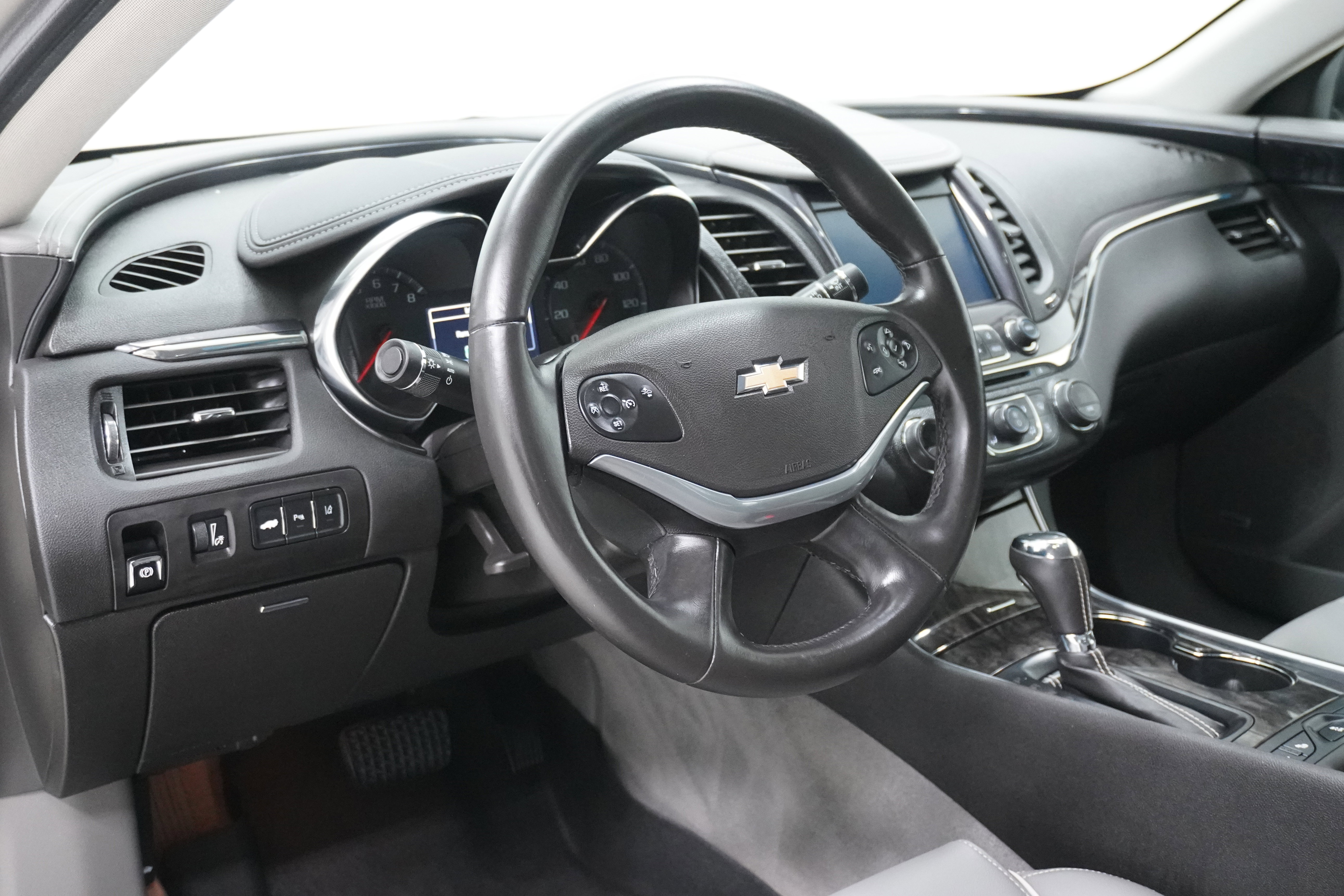 Used 2015 Chevrolet Impala LT image 9